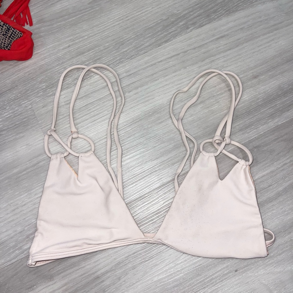ACACIA SWIMWEAR TOP SIZE MEDIUM